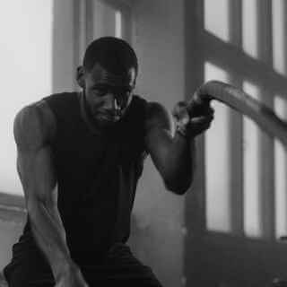 Muscls’ta kondisyon çalışması yapan erkek sporcu